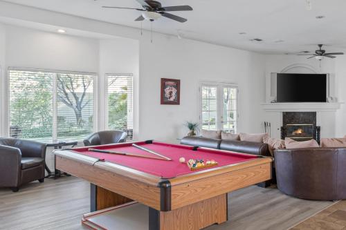 a living room with a pool table at Lucky Getaway LV in Las Vegas