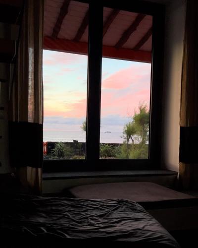 a bedroom with a window with a view of the desert at Casa Baleia Laranja Ocean-Front in Madalena