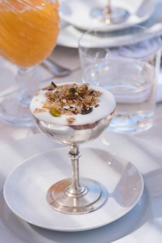 a dessert in a glass on a plate on a table at Pensão Agrícola in Cabanas de Tavira