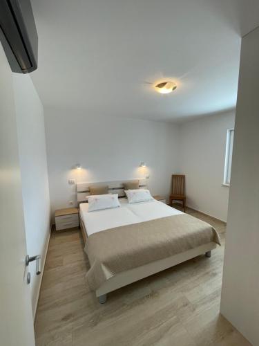 Postel nebo postele na pokoji v ubytování Apartmani Nada