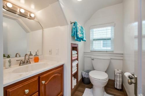 a bathroom with a toilet and a sink at Alameda 3BR unique Victorian Penthouse, AC, 3 blocks to beach & shopping center & 2 free parking spaces in Alameda