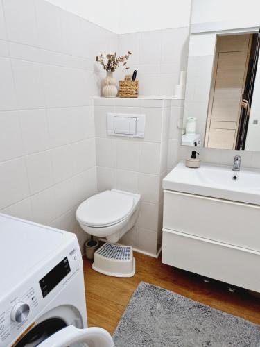 Kúpeľňa v ubytovaní Apartament z tarasem widok na jezioro - Ostroda