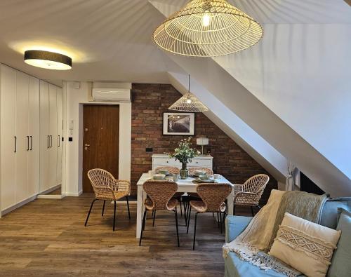 Ein Sitzbereich in der Unterkunft Apartament Jezuicka 2 Stare Miasto Old Town Lublin