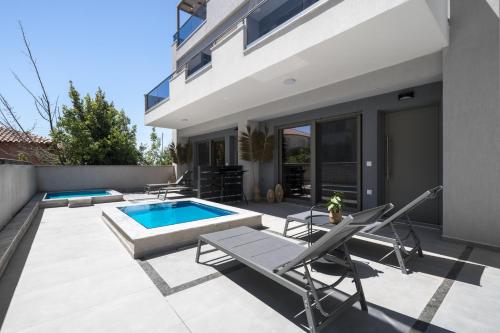 Nikiti Summer Gem 2 by Luxlikehome