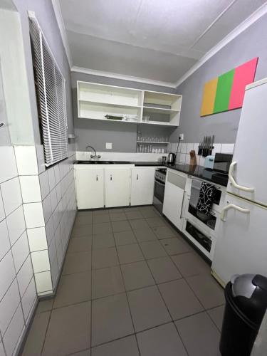 Dapur atau dapur kecil di Kiewiets Cradle Guest House