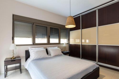 J&G Rhodes city flat