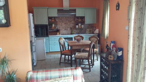 Η κουζίνα ή μικρή κουζίνα στο Sole Apartments