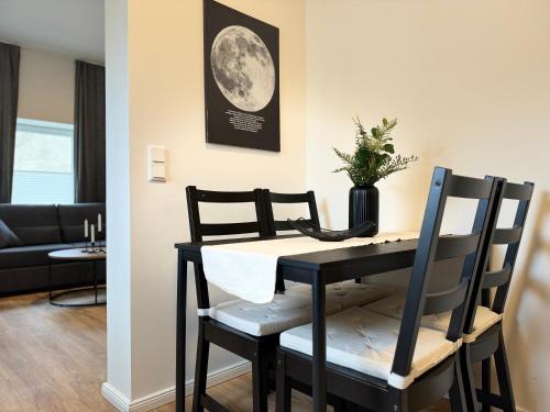 a dining room table and chairs in a living room at Ankerplatz in Tönning