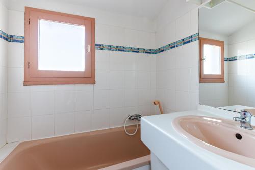 Ett badrum på Lagrange Vacances Les Maisonnettes