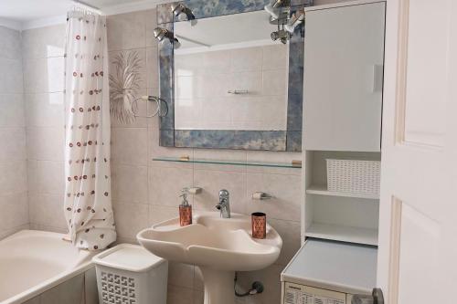 Un baño de Blue Pier