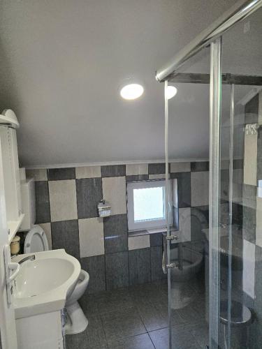 a bathroom with a toilet and a sink and a shower at Prenociste jezerske zvezde in Veliko Gradište