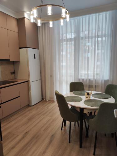 Majoituspaikan Hotel Home keittiö tai keittotila