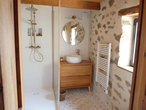 a bathroom with a sink and a mirror at Maison en bord de mer - Plougastel-Daoulas - 6 à 8 personnnes in Plougastel-Daoulas