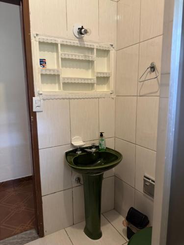 a bathroom with a green sink in a room at Casa Rodrigues in São Lourenço
