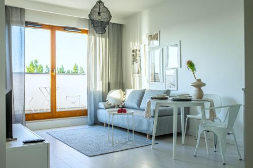 Apartment Sea Stories