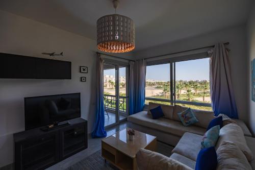 2BR Chalet Direct on swimming pool Ain Sokhna