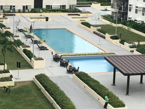 Πισίνα στο ή κοντά στο Spacious 2 Bedroom condo unit for rent