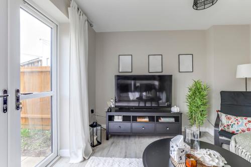 Μια τηλεόραση ή/και κέντρο ψυχαγωγίας στο Modern, spacious house near town