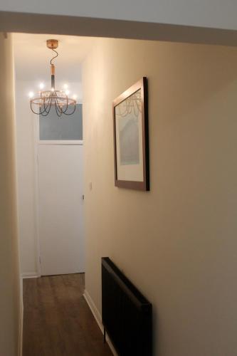 TV a/nebo společenská místnost v ubytování London Cozy Serviced Apartment Selhurst