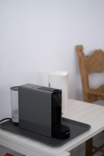 a black microwave sitting on top of a table at Kyon Beach Suites Kythnos in Kanala