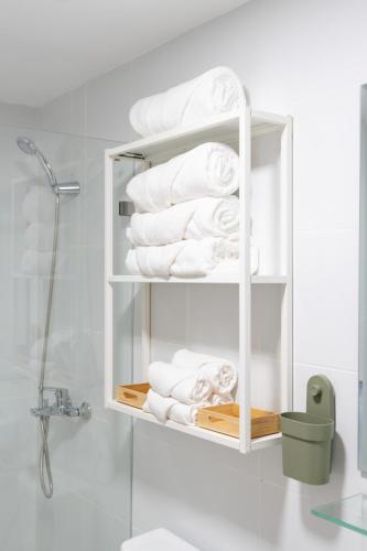 a stack of towels on a shelf in a bathroom at LANDA MAR BOCA CHICA in Boca Chica