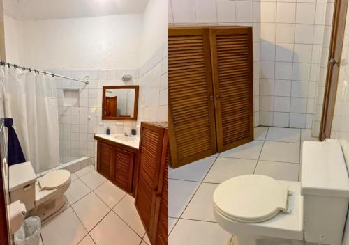 a bathroom with a toilet and a sink at Hermosa casa frente a la playa in Same