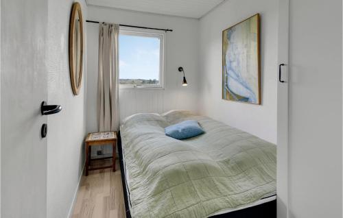 Ένα ή περισσότερα κρεβάτια σε δωμάτιο στο 3 Bedroom Cozy Home In Farsø
