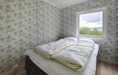 a bedroom with a bed and a window at Amazing Home In Vikebygd With Wifi in Vikebygd