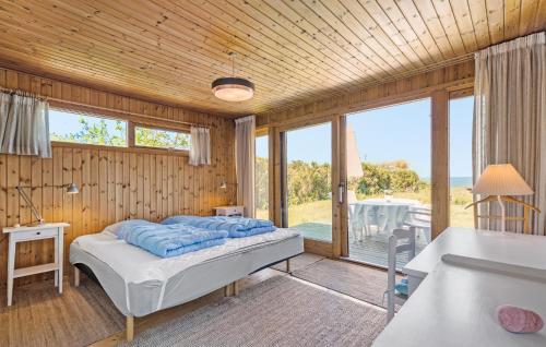 Ένα ή περισσότερα κρεβάτια σε δωμάτιο στο Lovely Home In Hundested With Wifi