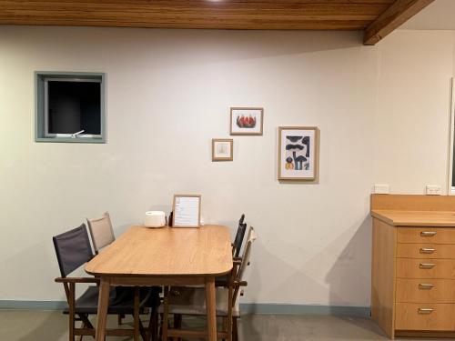 a dining room with a wooden table and chairs at Sunrise Mountain View Cabin Retreat in Springfield