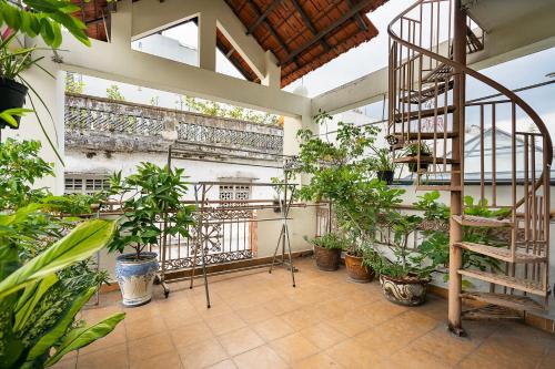 Фотография из галереи Charming A Little Saigon Apartment - Heart of Vibrant District 1 в Хошимине