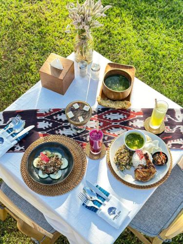 a picnic table with plates of food on it at Morika Villa in Rua