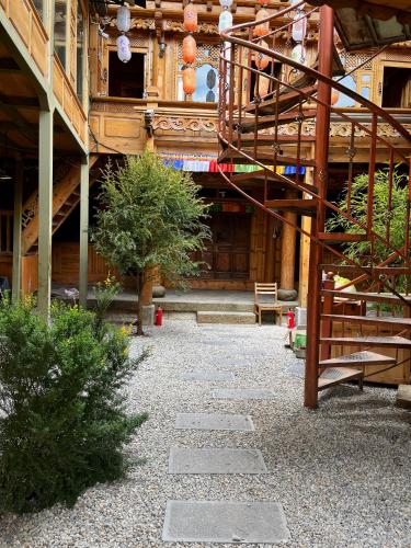 a building with a staircase in a courtyard at 格桑藏驿藏家小院 in Shangri-La