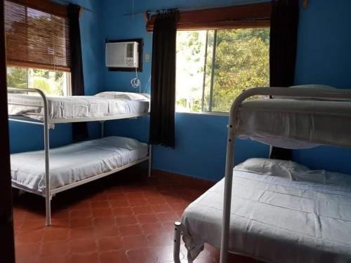 Un ou plusieurs lits dans un hébergement de l'établissement Casa Blue in Masca Omoa