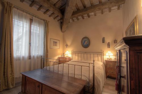 Un pat sau paturi într-o cameră la La Fornasaccia