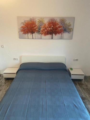 a bedroom with a bed with a painting on the wall at Villa Espiga in Benalmádena