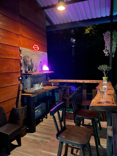 a restaurant with a bar with tables and chairs at Montana Log Cabin in Rivas