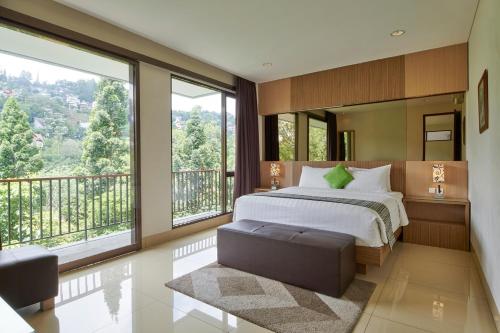 Ένα ή περισσότερα κρεβάτια σε δωμάτιο στο Tulip Hill View Villa 6 bedrooms with a private swimming pool and movie room