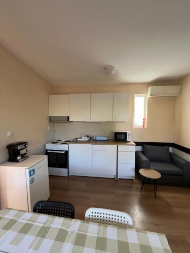 Η κουζίνα ή μικρή κουζίνα στο Shabla Lux Guest Houses