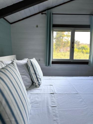 Cama o camas de una habitación en SeaFront Villa Glaros