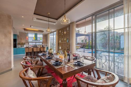 Gallery image of ELIVAAS Snehzy Luxurious 3BHK Villa with a Pvt Pool in Jaipur in Dhānd