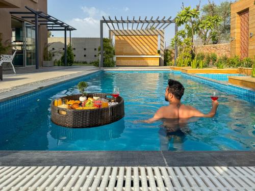 Gallery image of ELIVAAS Snehzy Luxurious 3BHK Villa with a Pvt Pool in Jaipur in Dhānd