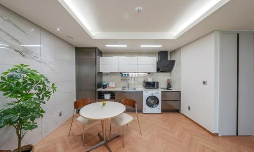 a kitchen with a table and chairs in a room at Busan Station BOOKING THE BAY in Busan