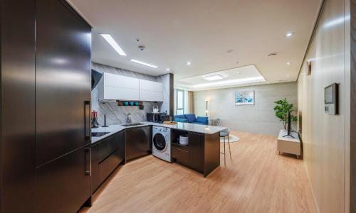 a kitchen with a washer and dryer in a room at Busan Station BOOKING THE BAY in Busan