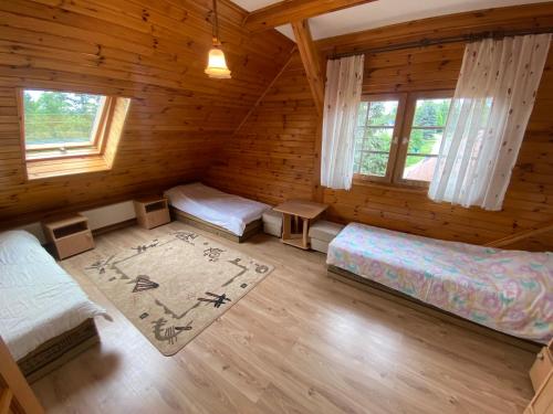 an overhead view of a bedroom in a log cabin at Zabytkowa Karczma in Jedwabno