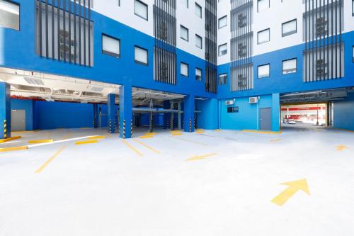 an empty parking lot in front of a building at Hop Inn Hotel Iloilo in Iloilo City