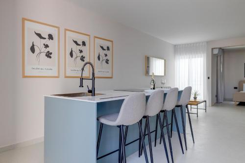 グジラにあるChic Penthouse Steps from the Promenadeのギャラリーの写真