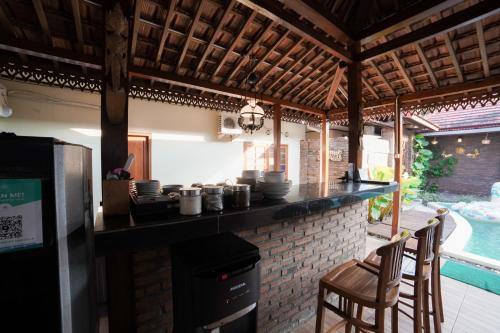 Πισίνα στο ή κοντά στο Dalem Jongke by Ubu Villa - 9 Bedrooms Villa in Yogyakarta