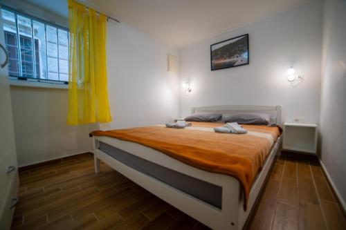 a bedroom with a large bed in a room at Apartman Marko Cres in Cres