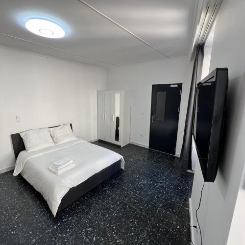 a bedroom with a bed and a flat screen tv at Suite studio entier St Charles, Canebiere, Vieux-Port Appartement in Marseille
